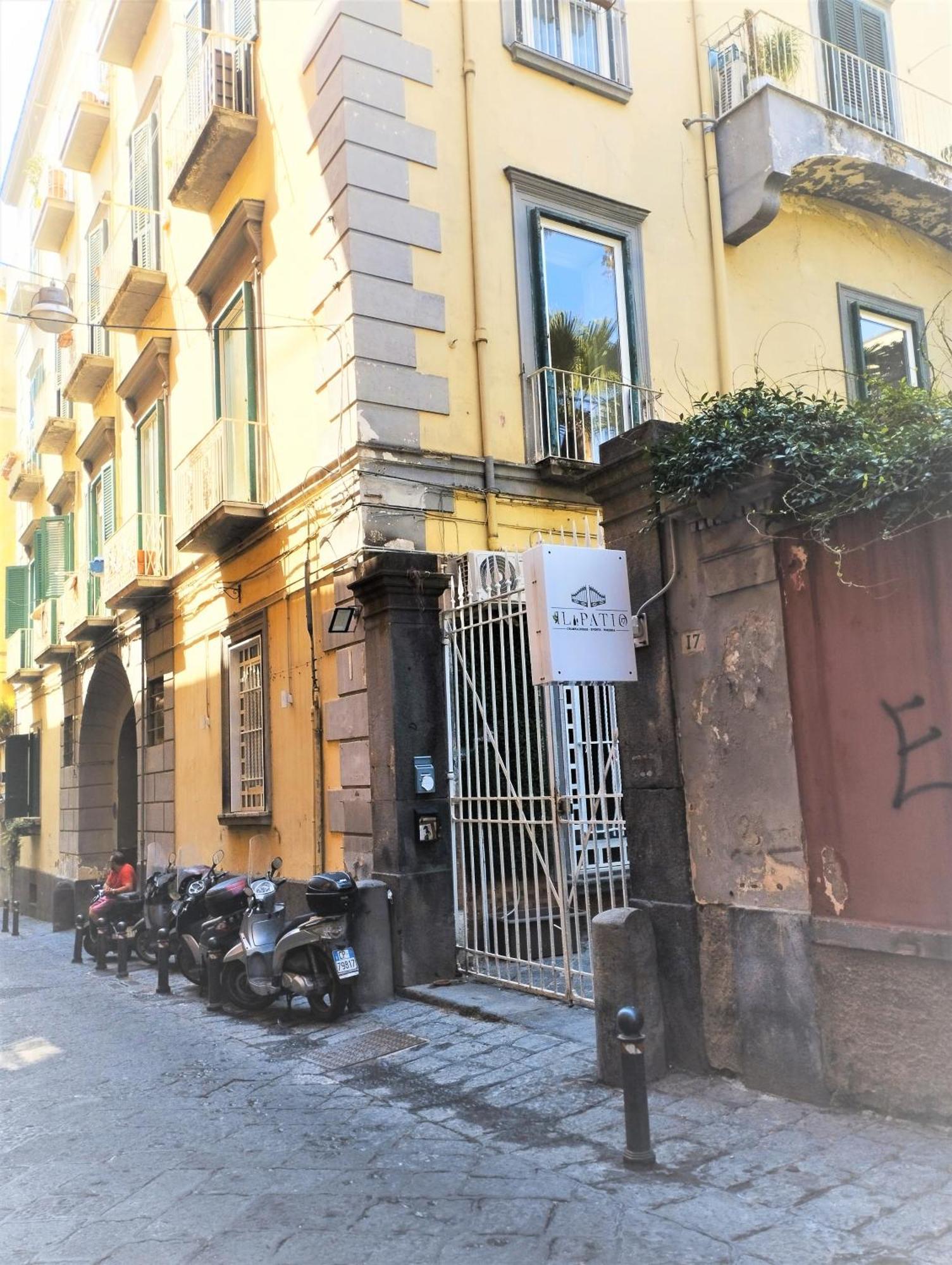 Residence E Appartamenti Bausan Νάπολη Εξωτερικό φωτογραφία